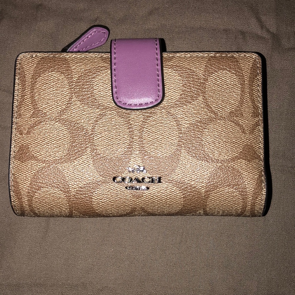 Medium coach wallet